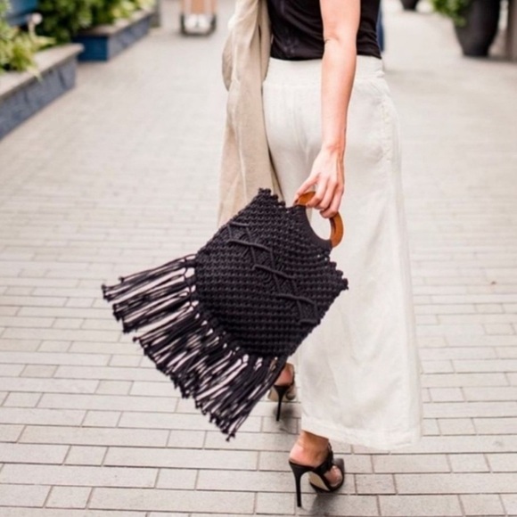 DANIELLE NICOLE | Black Macrame Crochet Crossbody Boho Bag With Wood Handles - Picture 13 of 14